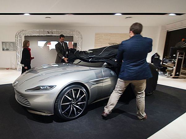 Aston Martin DB10 - presentacion - foto:www.luxury360.es